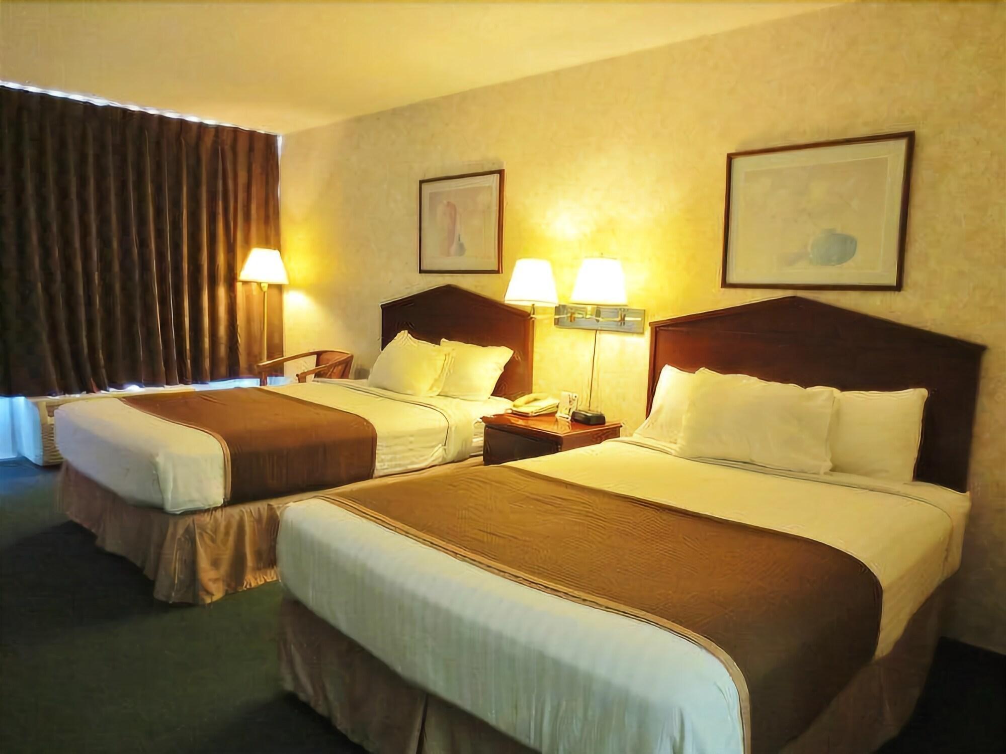 Quality Inn & Suites Vandalia Near I-70 And Hwy 51 Exterior photo