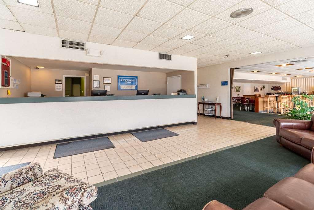 Quality Inn & Suites Vandalia Near I-70 And Hwy 51 Interior photo